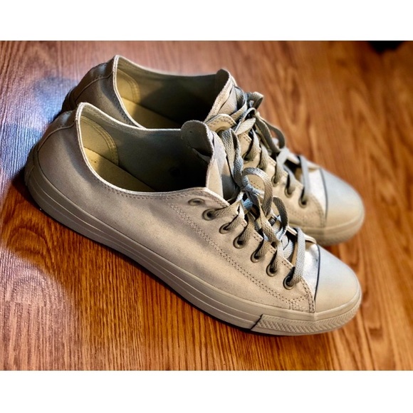 MENS Custom Chuck Taylor All Star Low Top - Picture 2 of 5